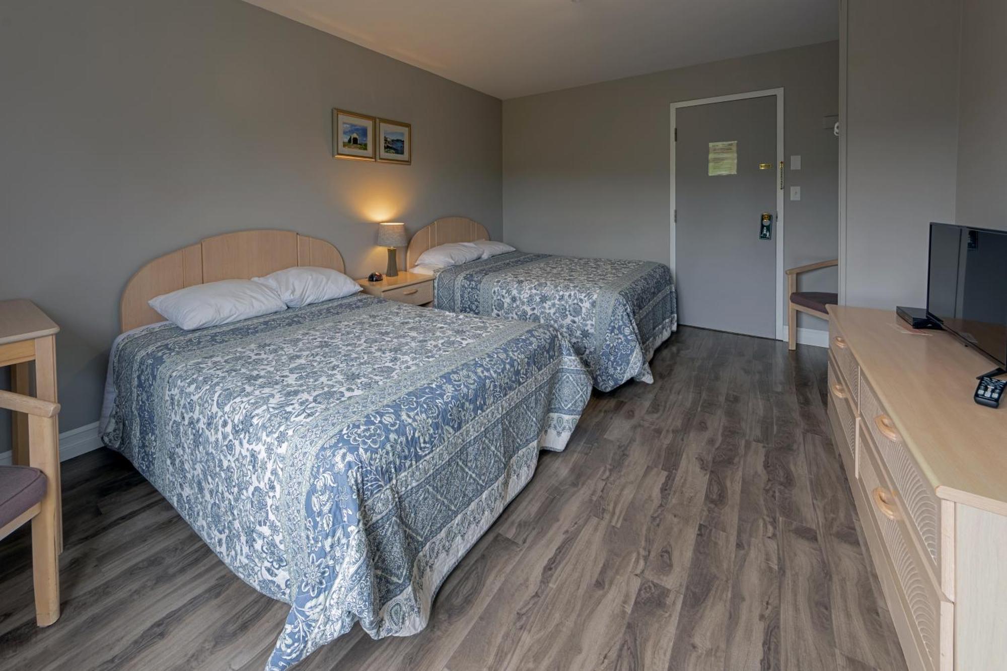 Auberge Doucet Inn Chéticamp Esterno foto